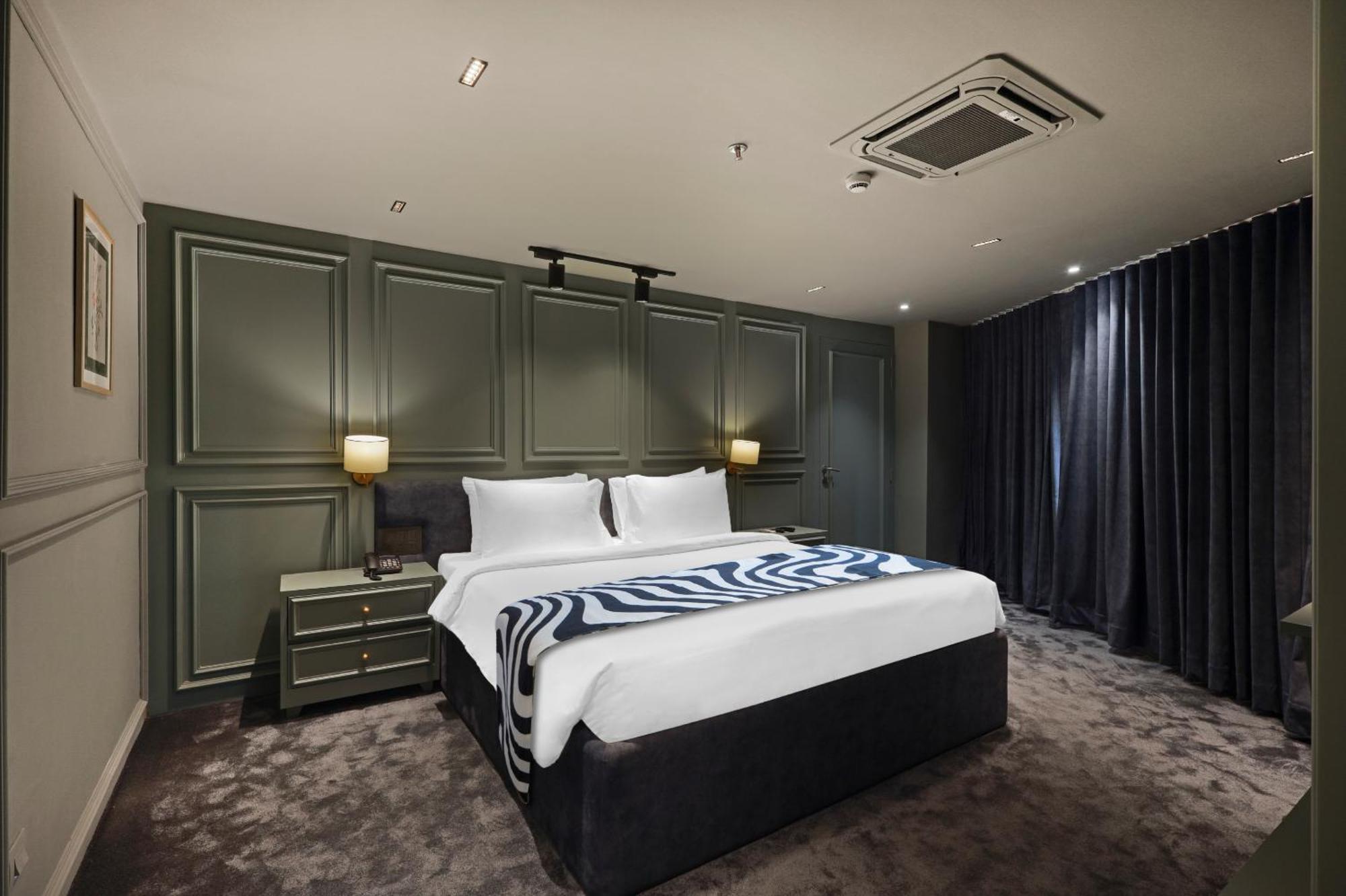 Sunday Hotel Вадодара Екстериор снимка