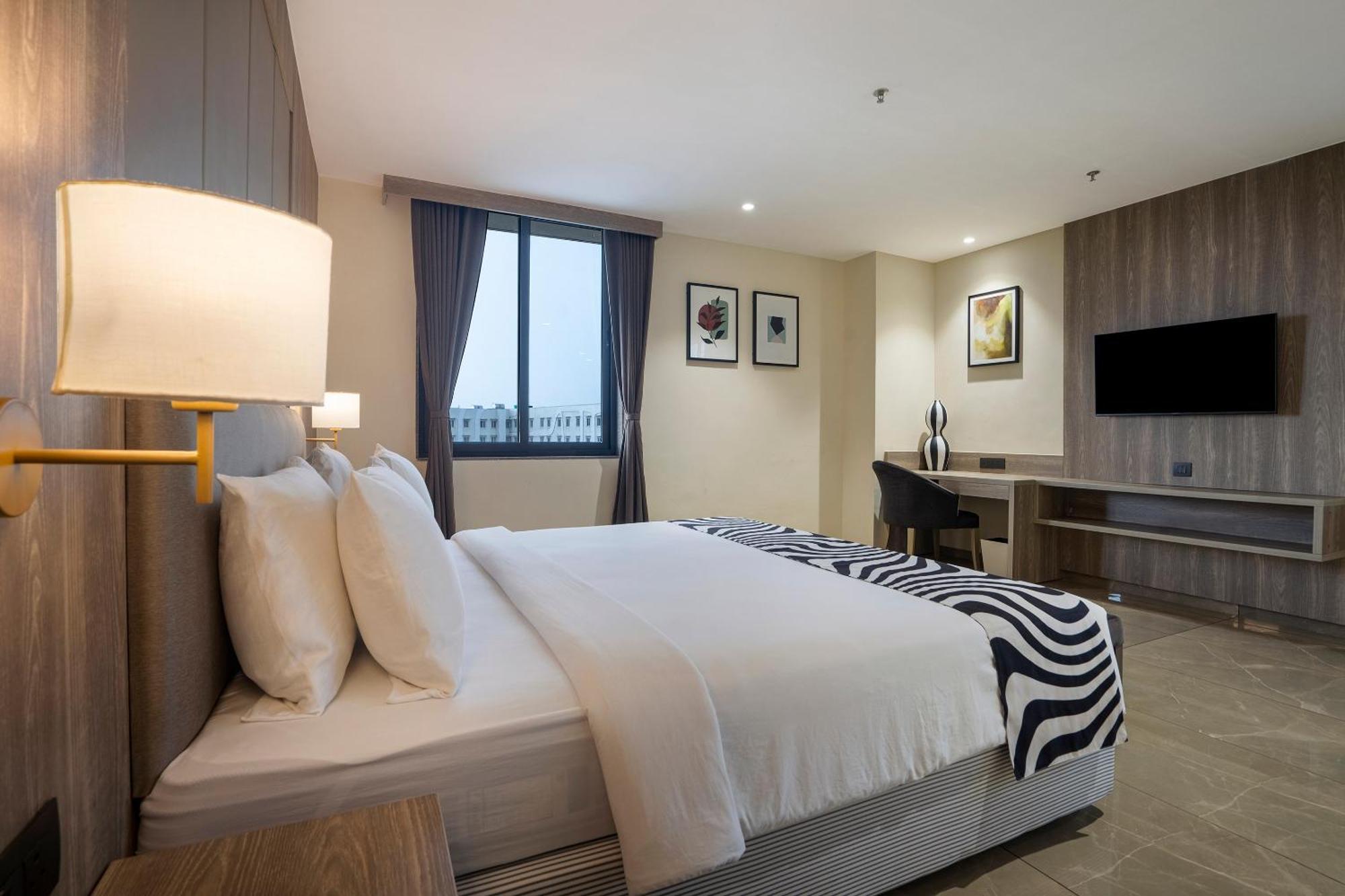 Sunday Hotel Вадодара Екстериор снимка