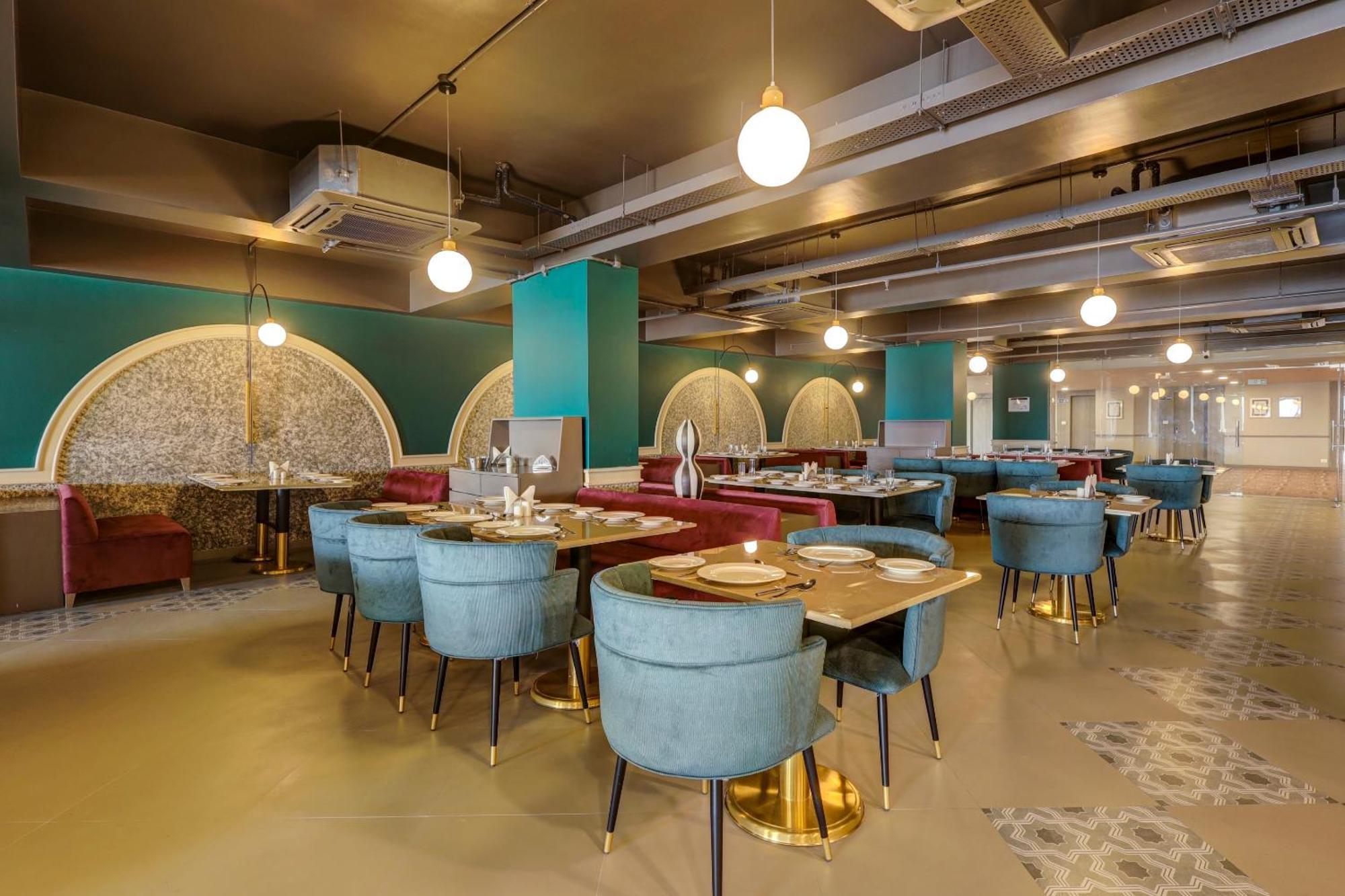 Sunday Hotel Вадодара Екстериор снимка