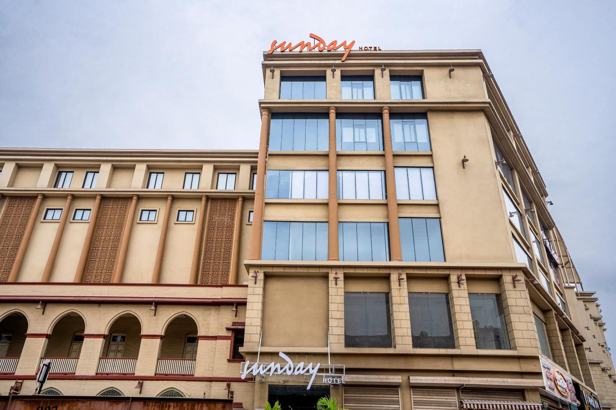 Sunday Hotel Вадодара Екстериор снимка